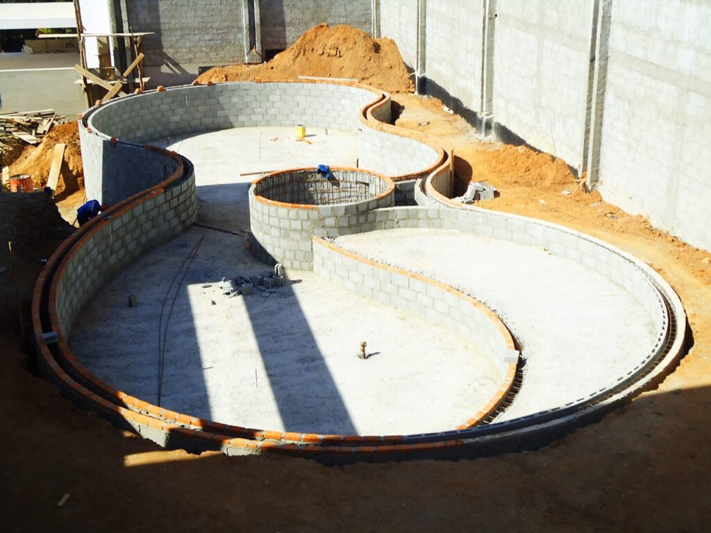 Estrutura de uma piscina de concreto armado